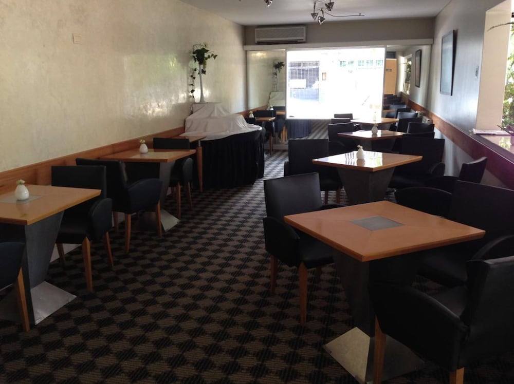 Фото Urbana Suites