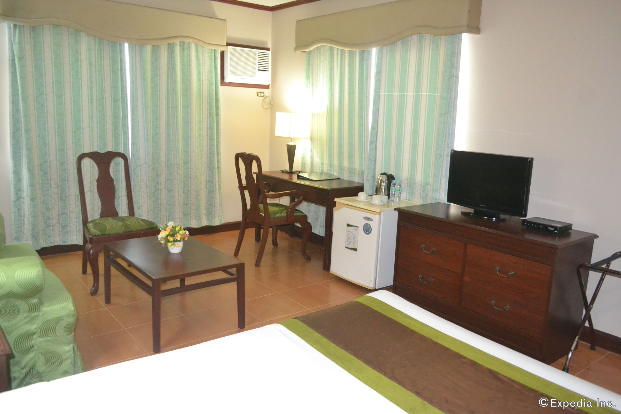 Фото East Asia Royale Hotel