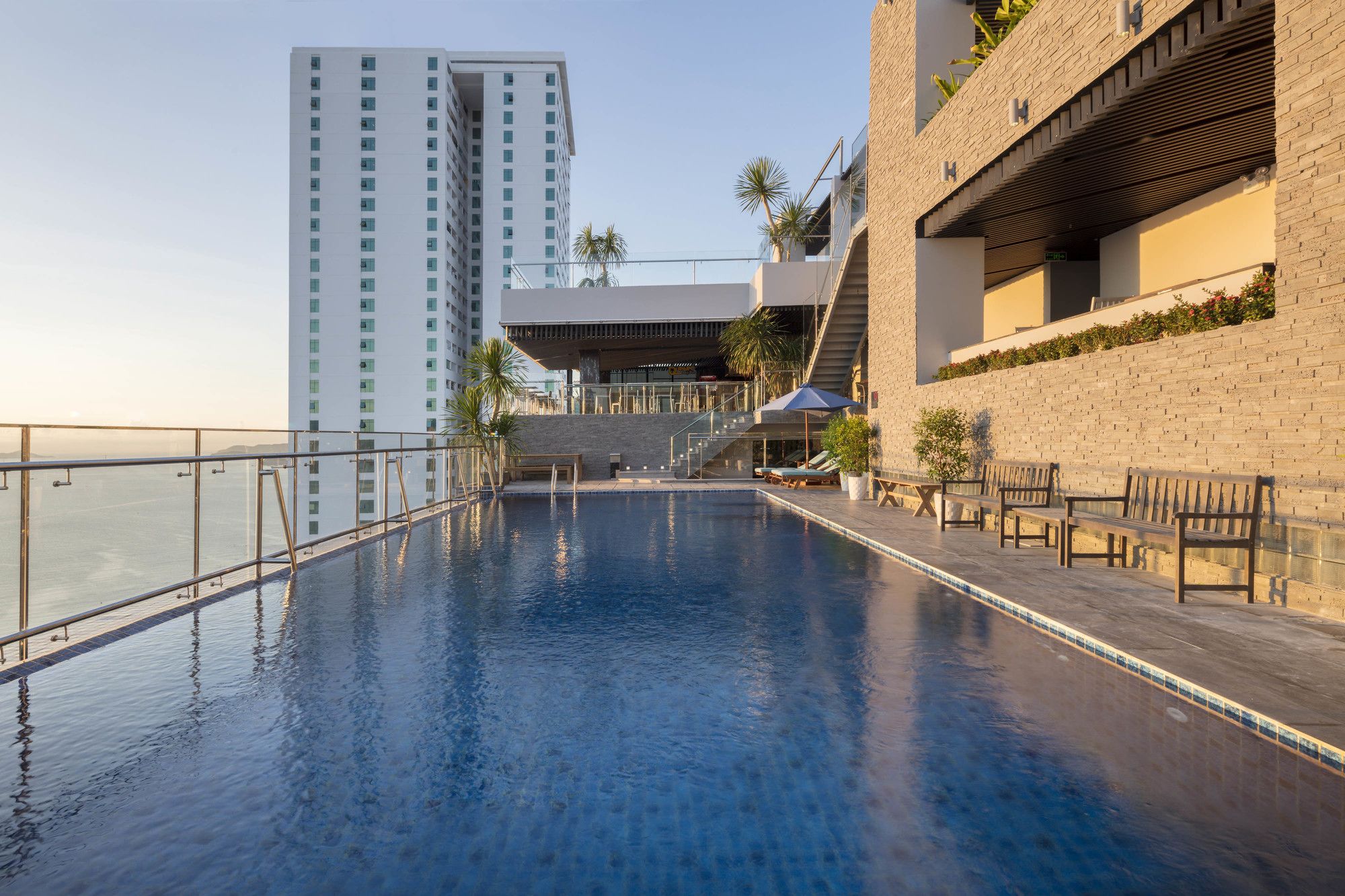 Фото Maple Hotel & Apartment