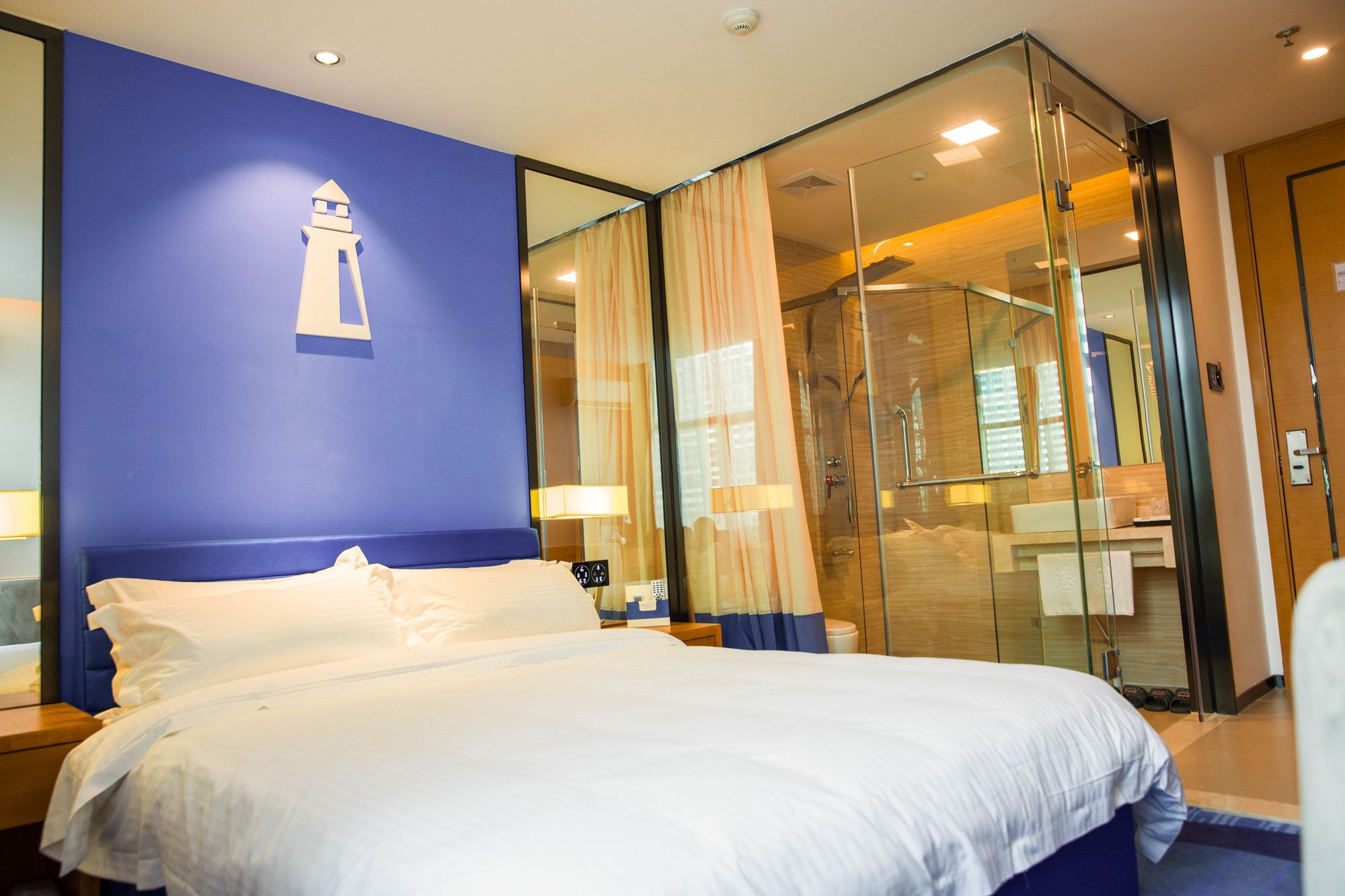 Фото The Harbour Hotel