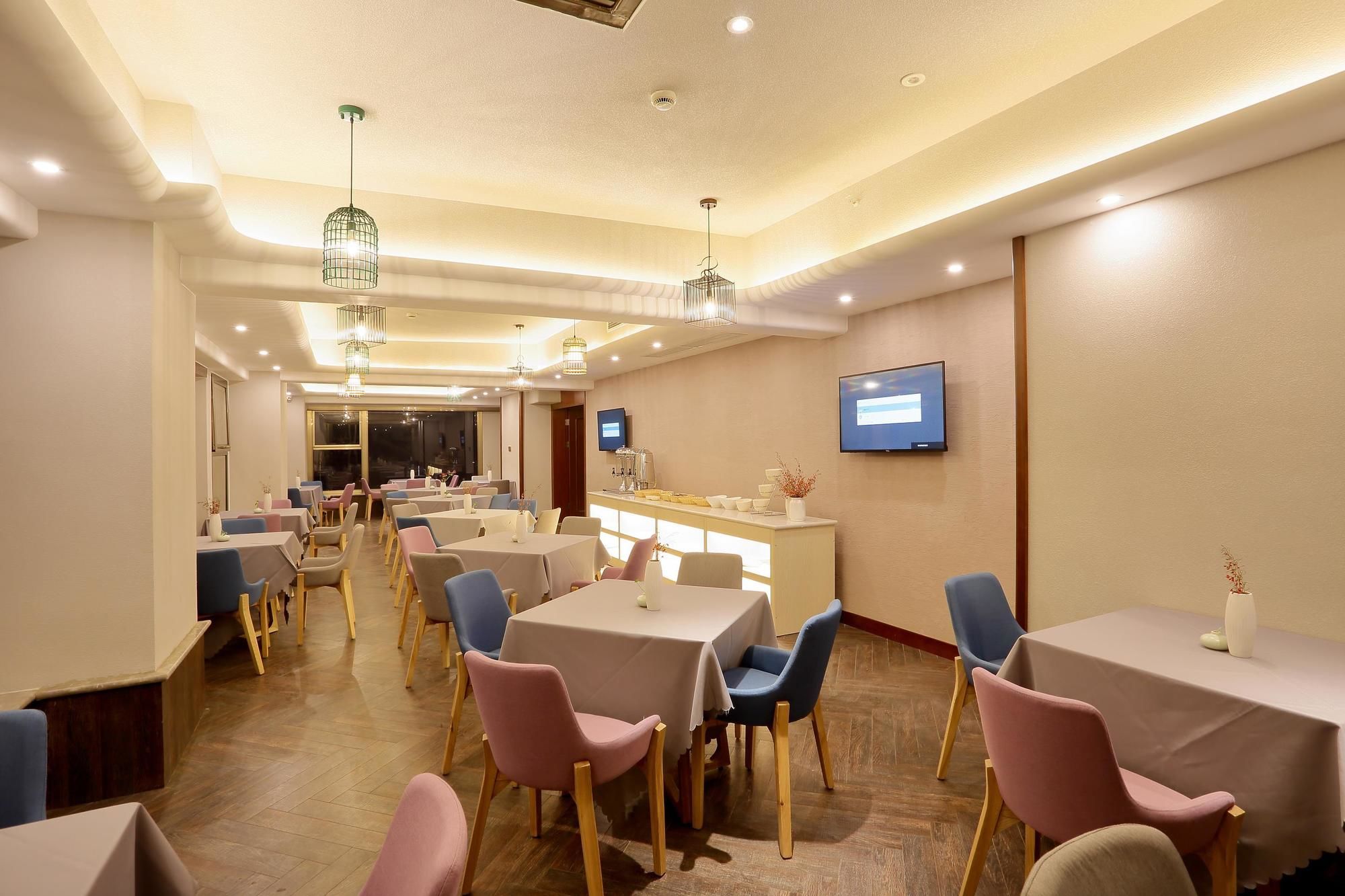 Фото Lujia International Hotel