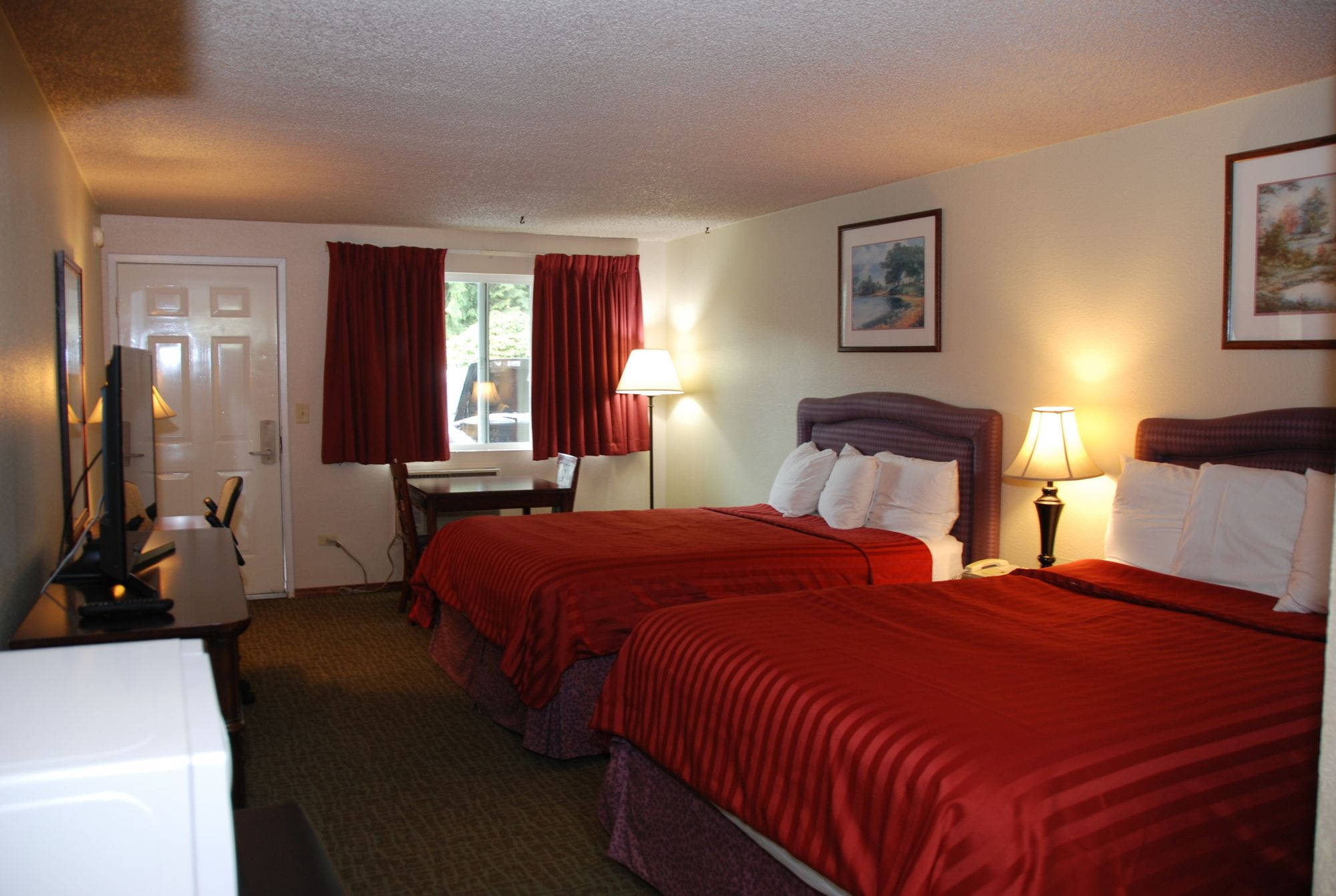 Фото Smokey Point Motor Inn