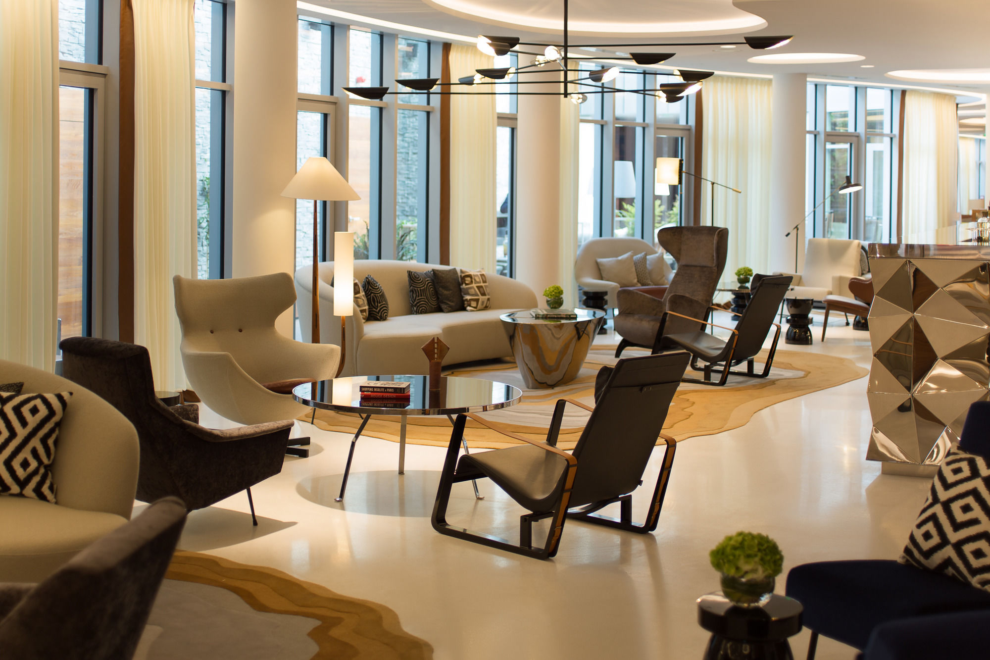 Фото Renaissance Paris Republique Hotel