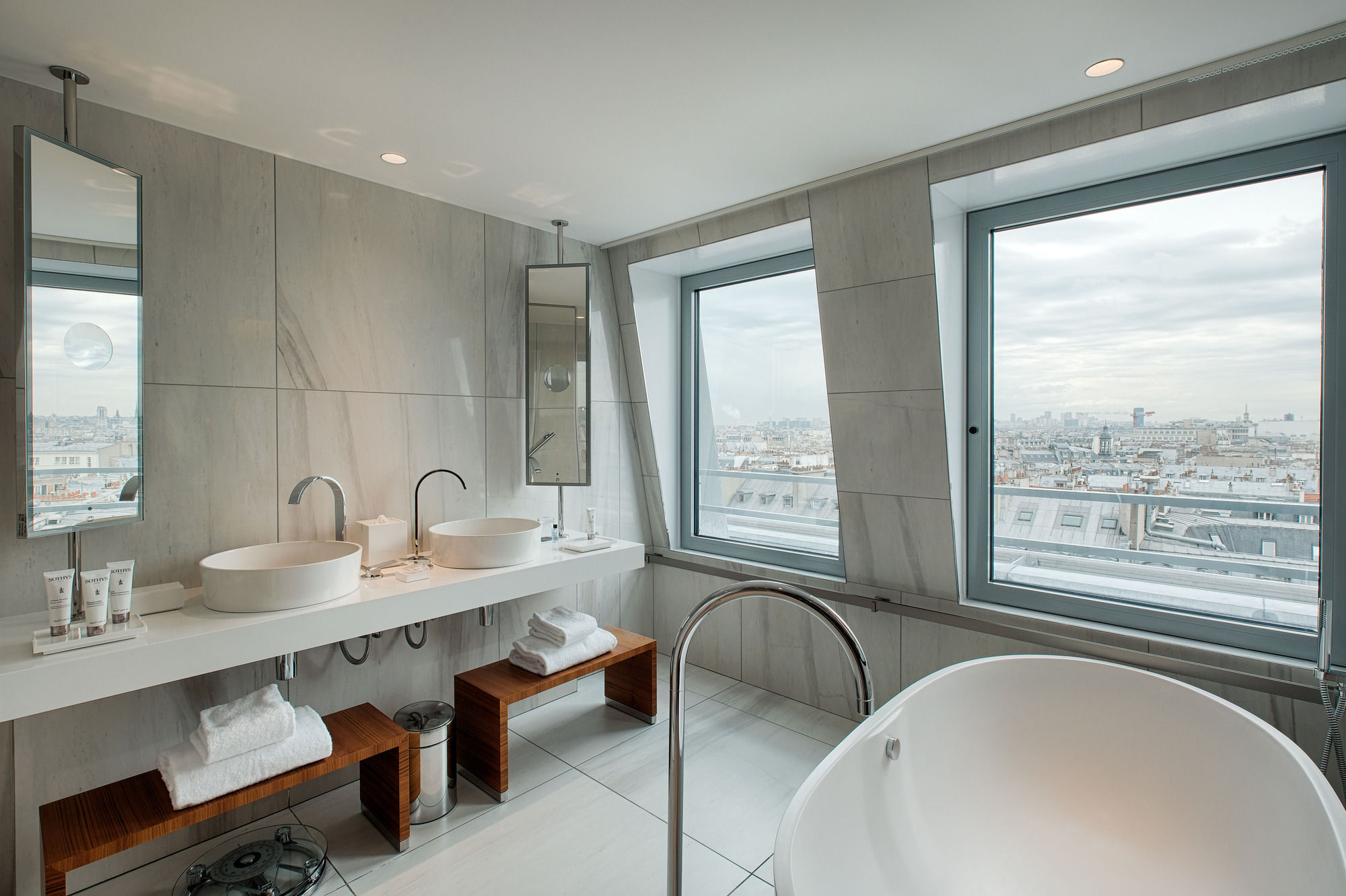 Фото Renaissance Paris Republique Hotel