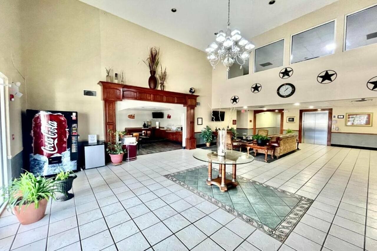 Фото FairBridge Inn & Suites Cleburne