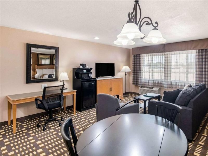 Фото Quality Inn & Suites Plano East - Richardson