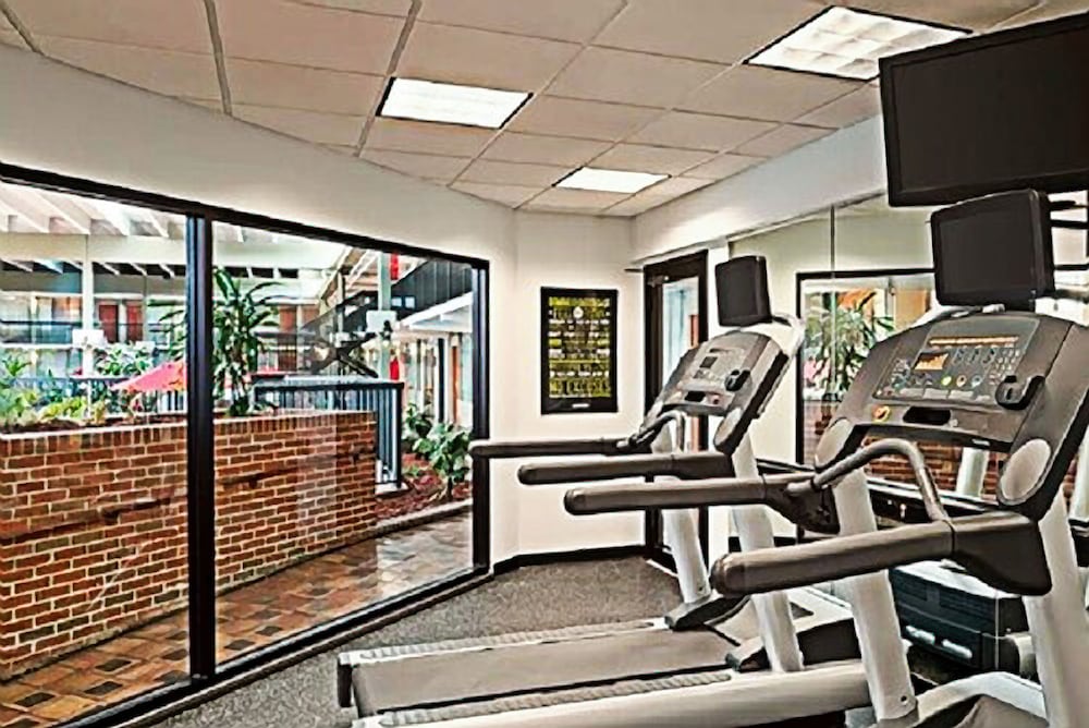 Фото Days Inn by Wyndham Warren