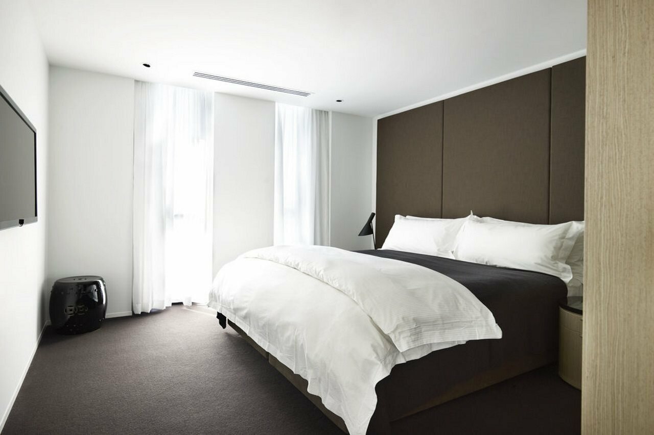 Фото Burbury Hotel & Apartments