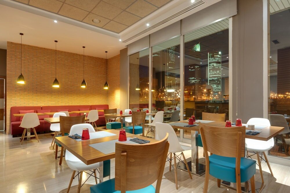 Фото Hotel Madrid Chamartin Affiliated by Melia