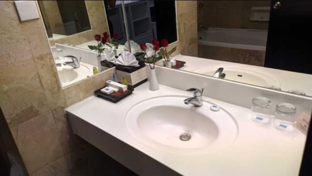 Фото Hotel New Saphir Yogyakarta