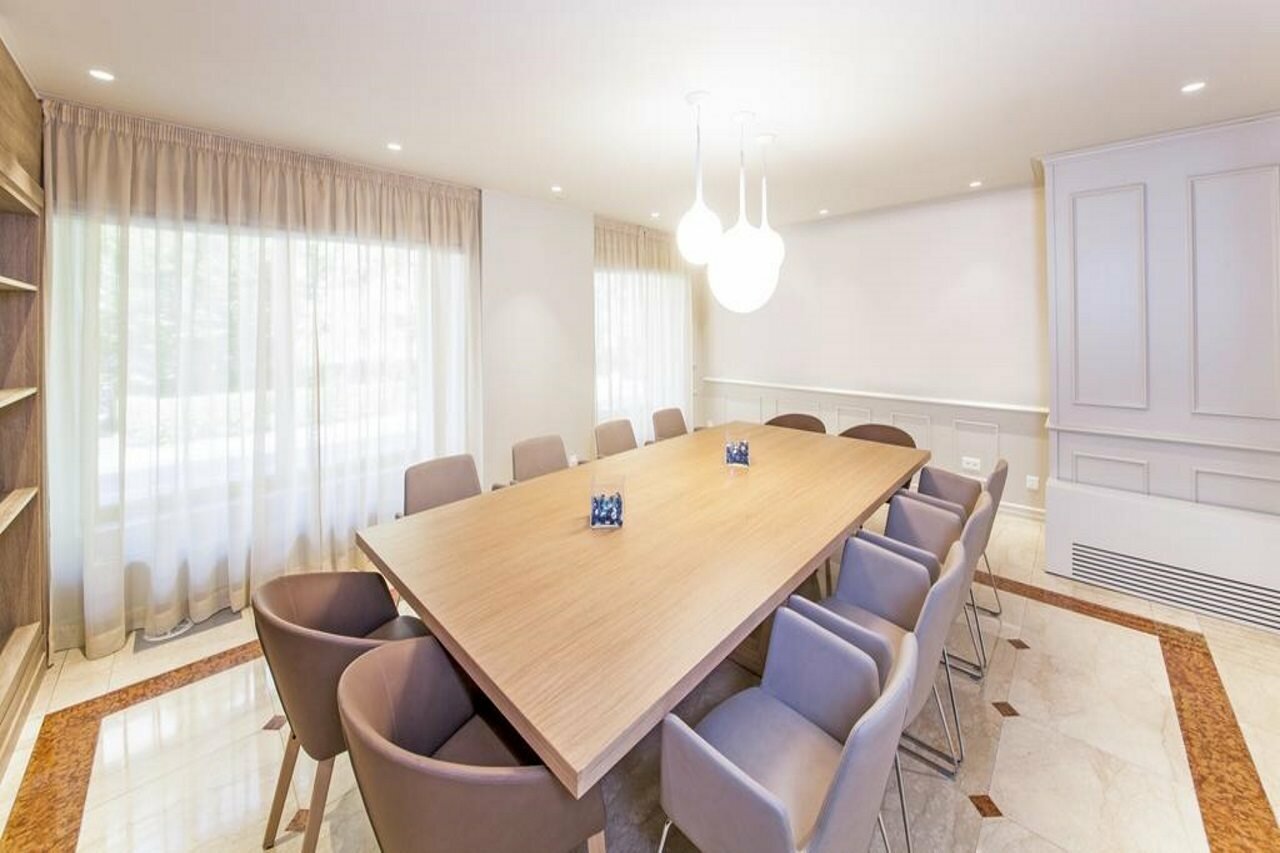 Фото Nh Geneva City