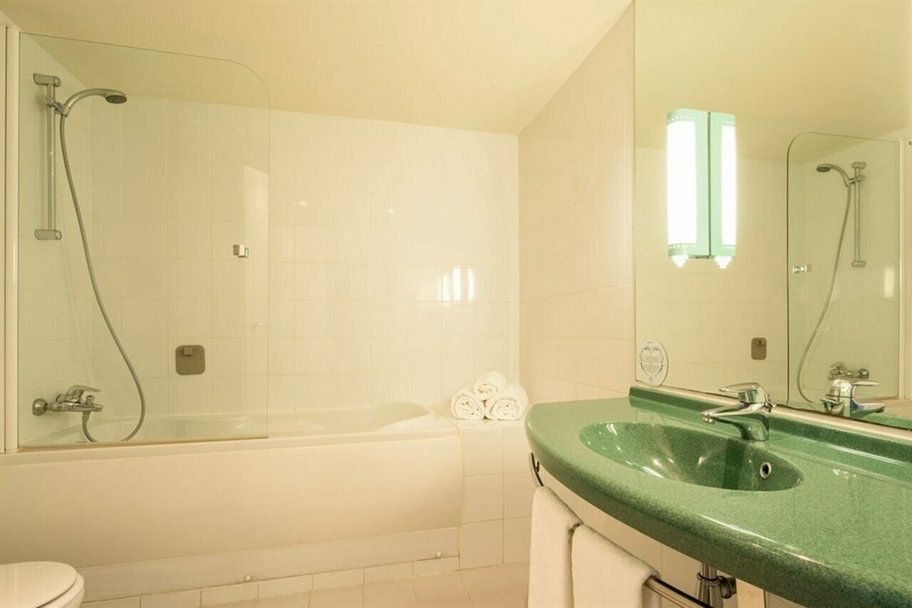 Фото Hotel Ilunion Valencia 3