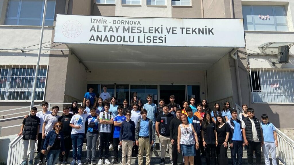 School Sehit Erkan Er Middle School, Izmir, photo