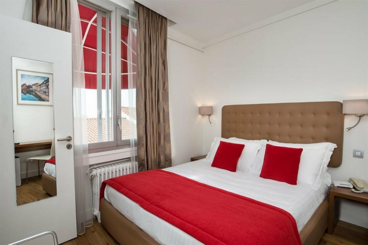 Фото Hotel De France