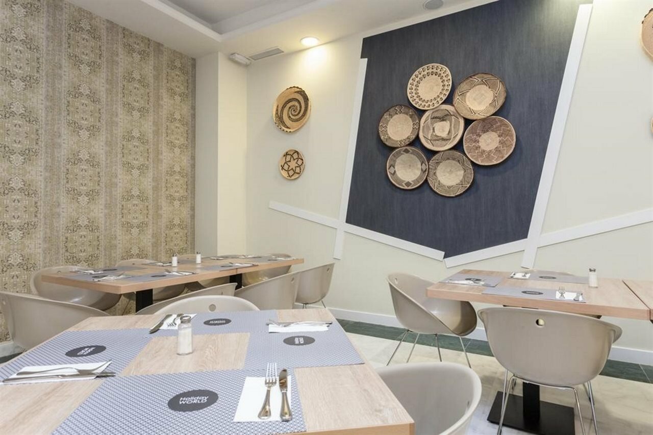 Фото Holiday World Riwo Hotel