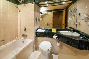 Гостиница Hotel Holiday International