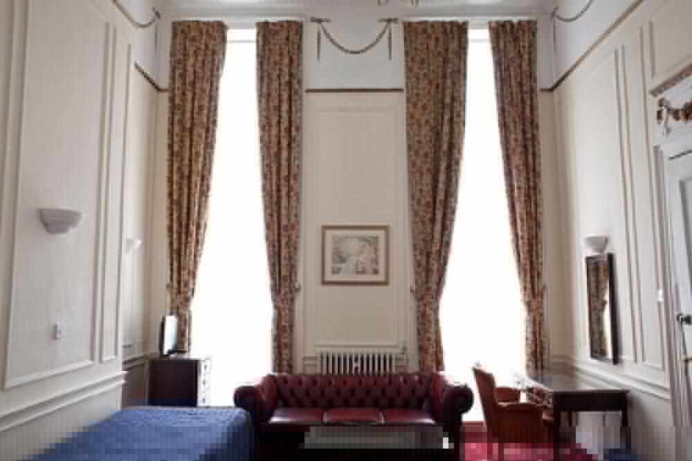 Фото Rose Court Hotel