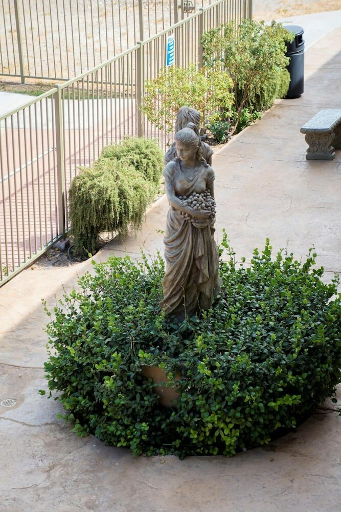 Фото California Inn