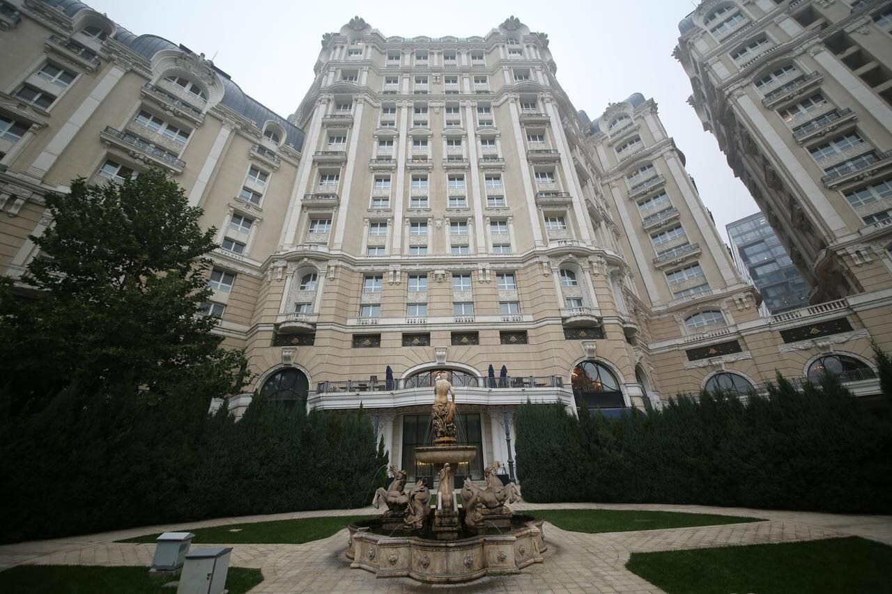 Фото Legendale Hotel Beijing