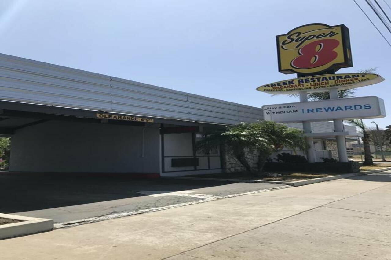 Фото Skyways Hotel