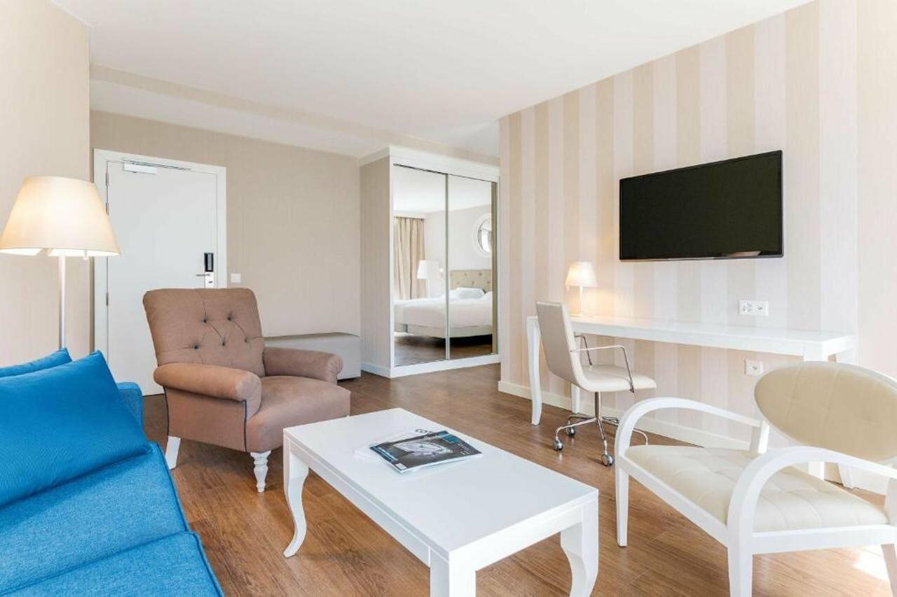 Фото Nh Geneva City