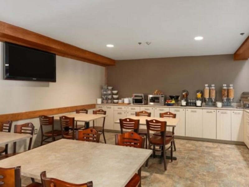 Фото Travelodge Suites by Wyndham Moncton