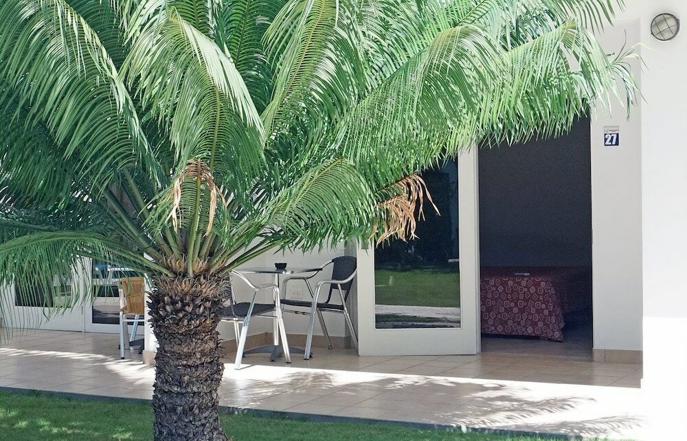 Фото New Garden Hotel