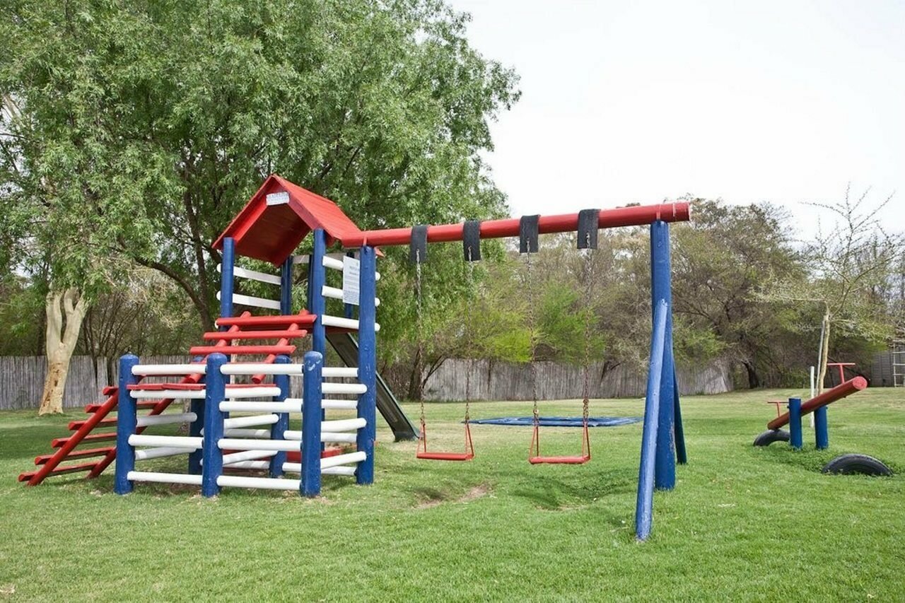 Фото Protea Hotel by Marriott Oudtshoorn Riempie Estate