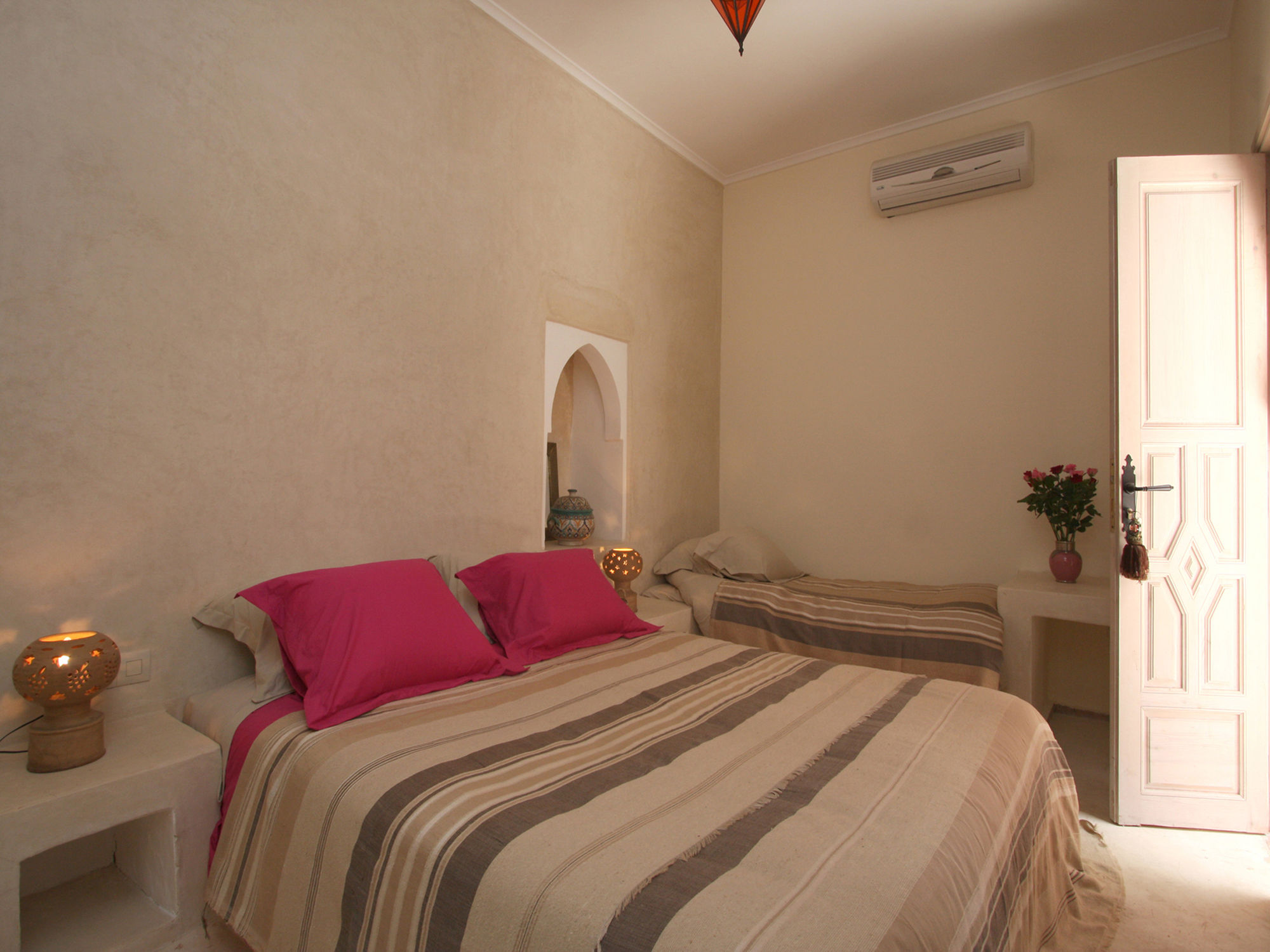 Фото Riad Tahani