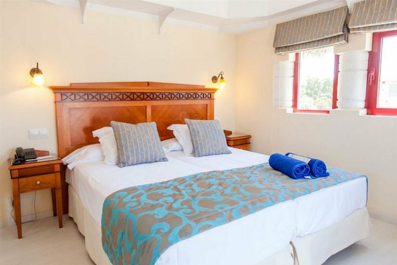 Фото Отель Ciutat Jardi