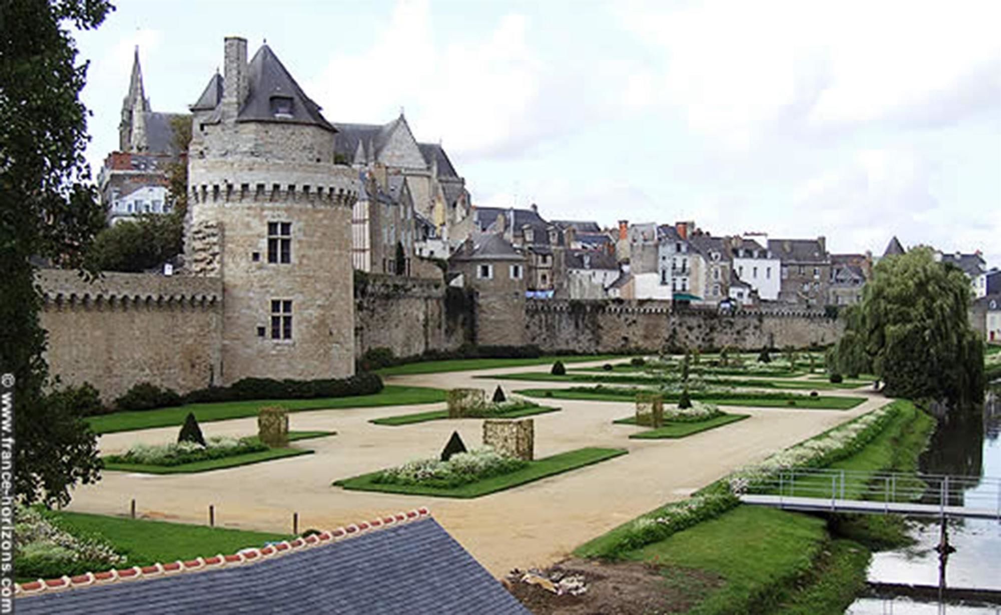 Фото Kyriad Vannes centre-ville