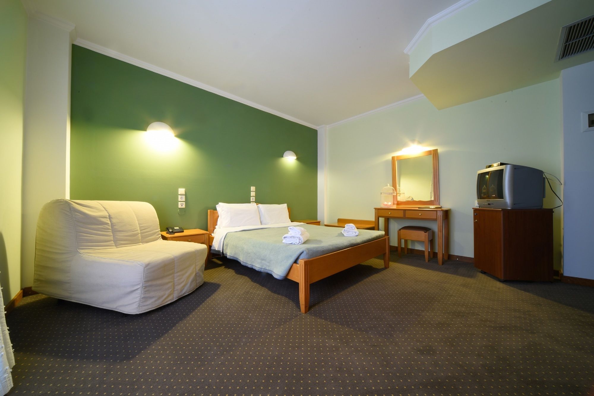 Фото Mont Helmos Hotel