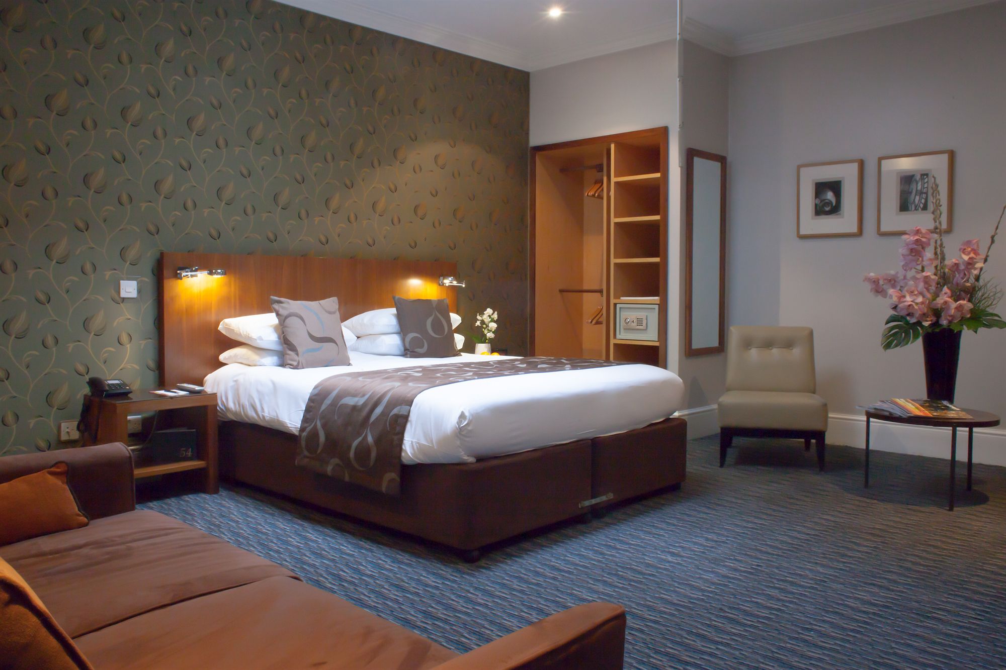 Фото 54 Queens Gate Hotel