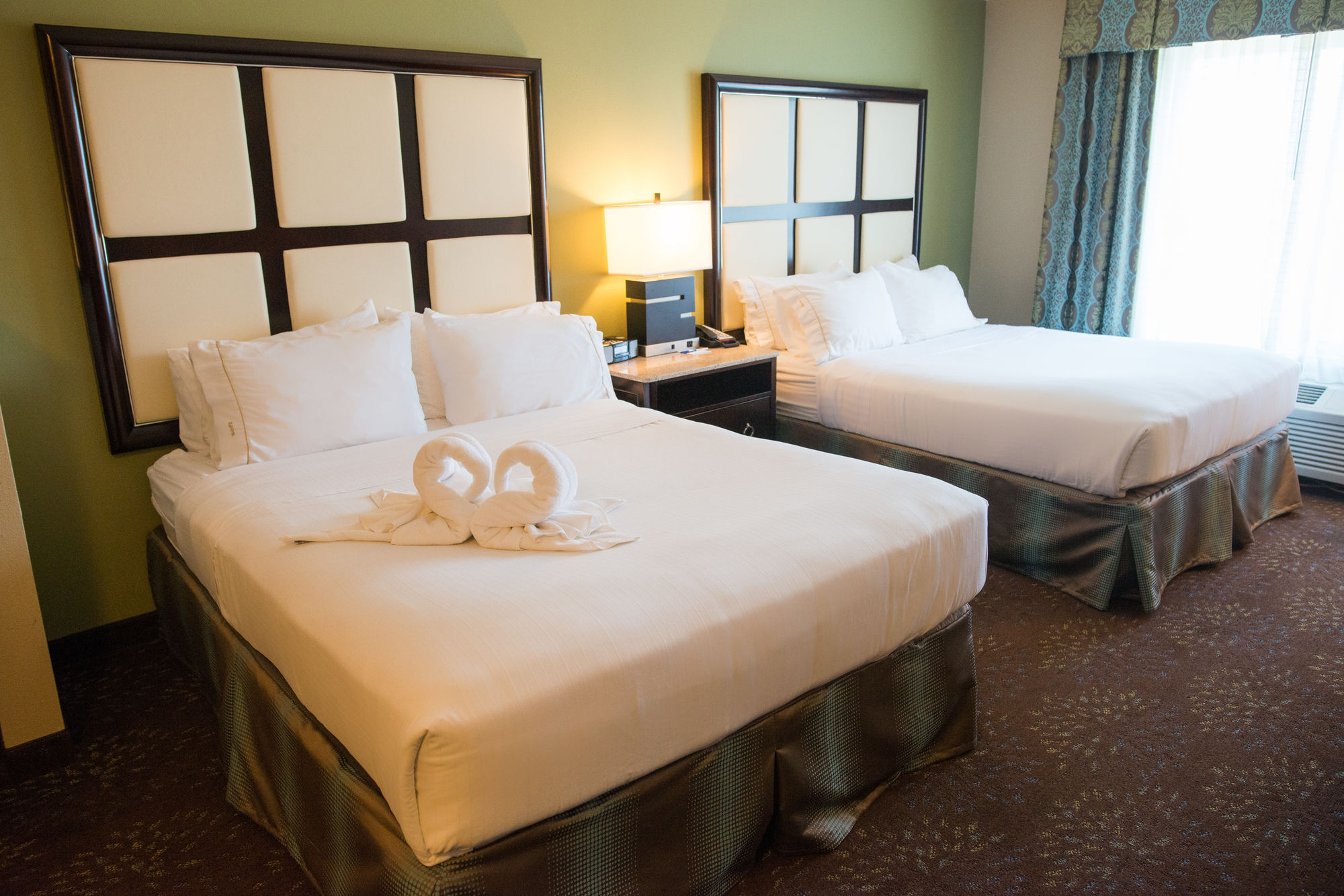 Фото Holiday Inn Express Hotel & Suites Albert Lea - I-35, an Ihg Hotel