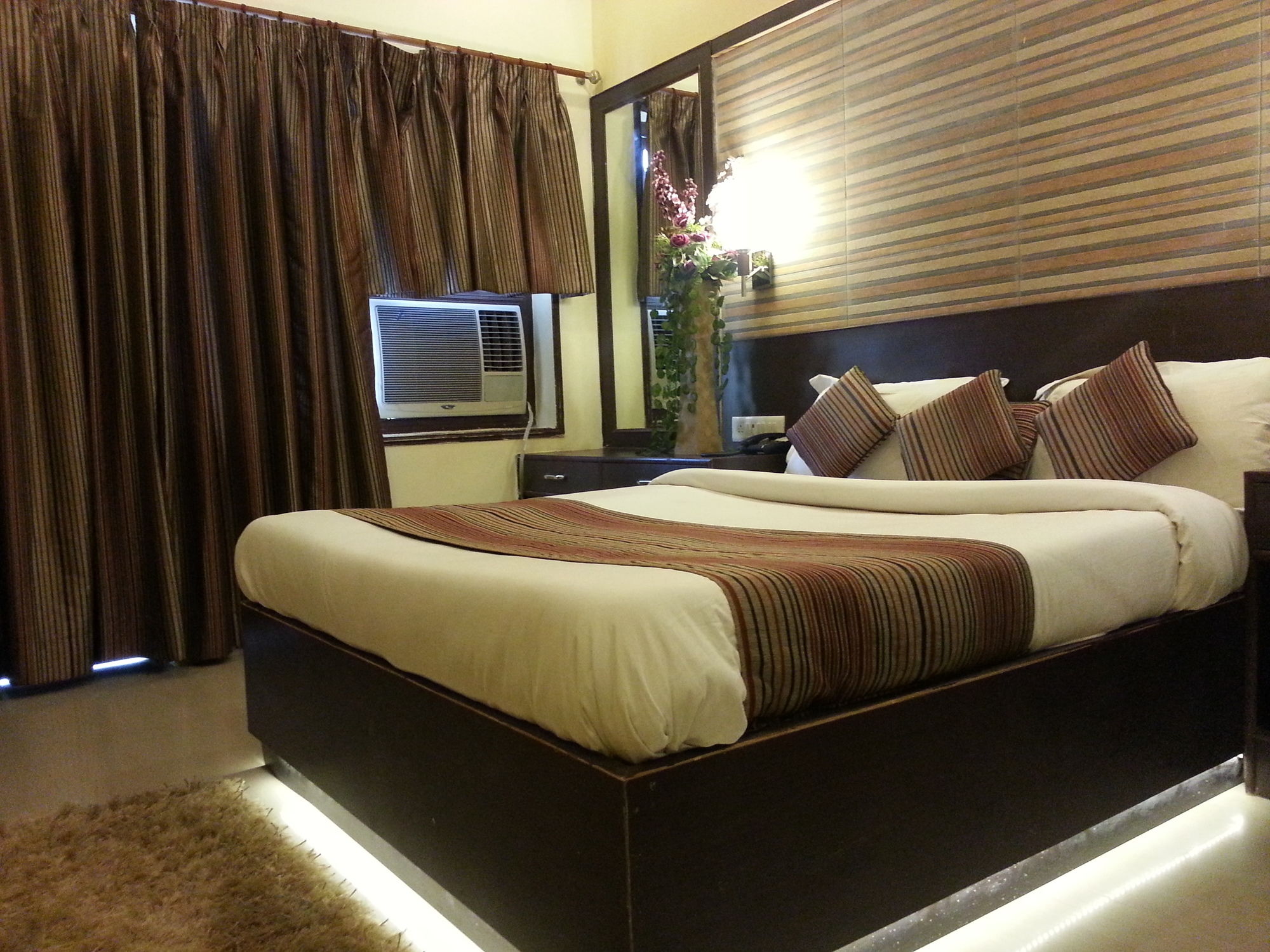 Фото Hotel Varuna