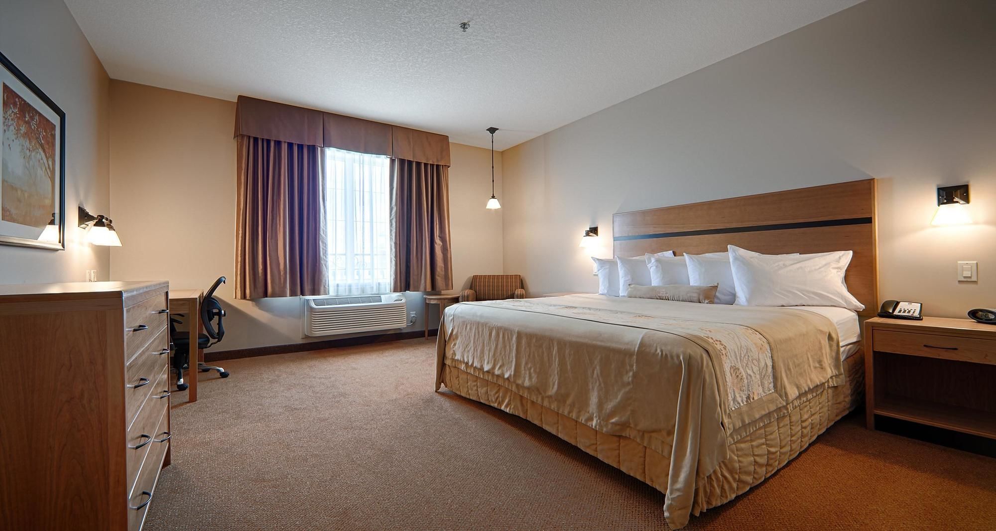 Фото Best Western Plus Chateau Inn Sylvan Lake