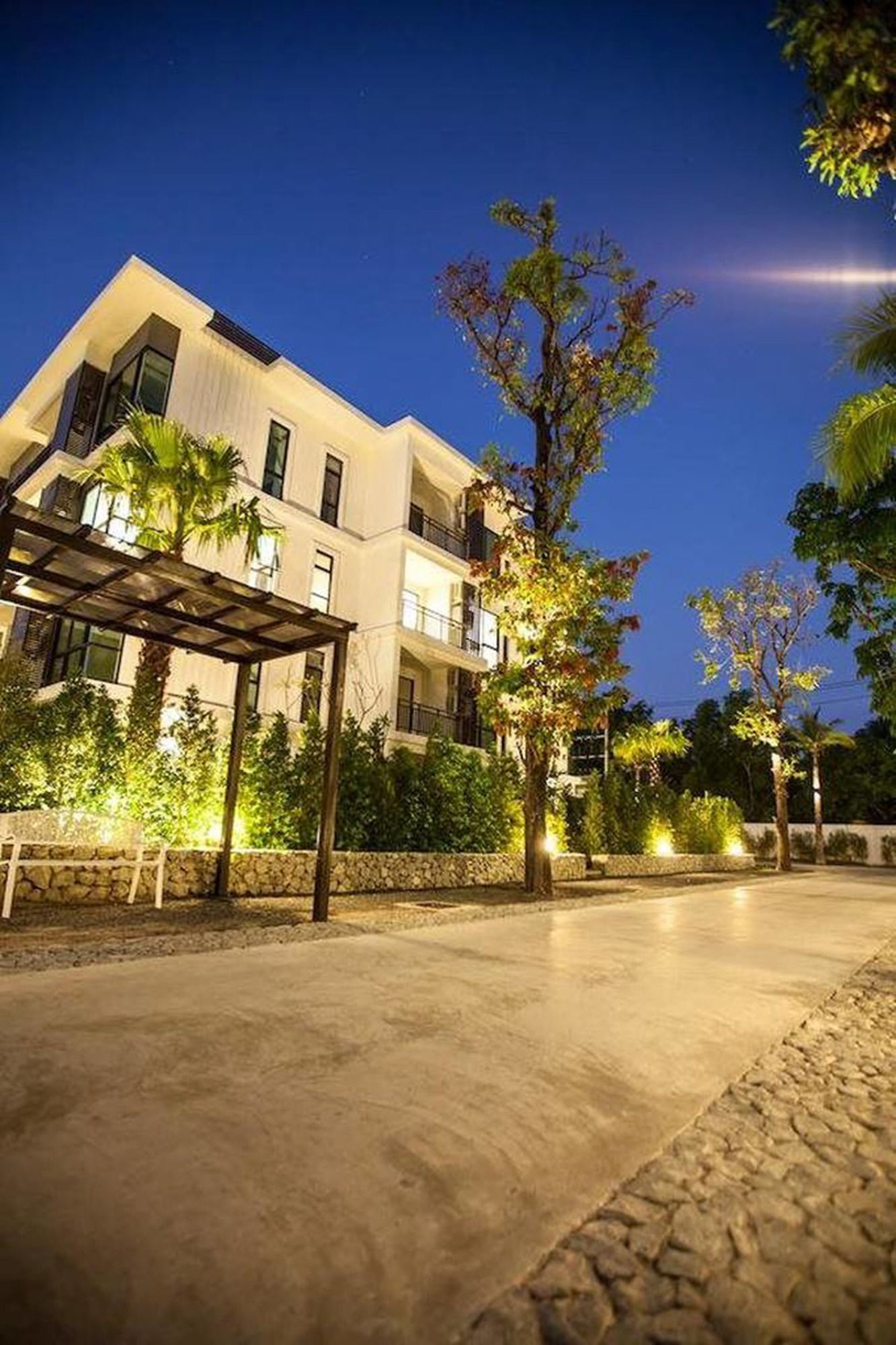 Фото The Title Beach Front