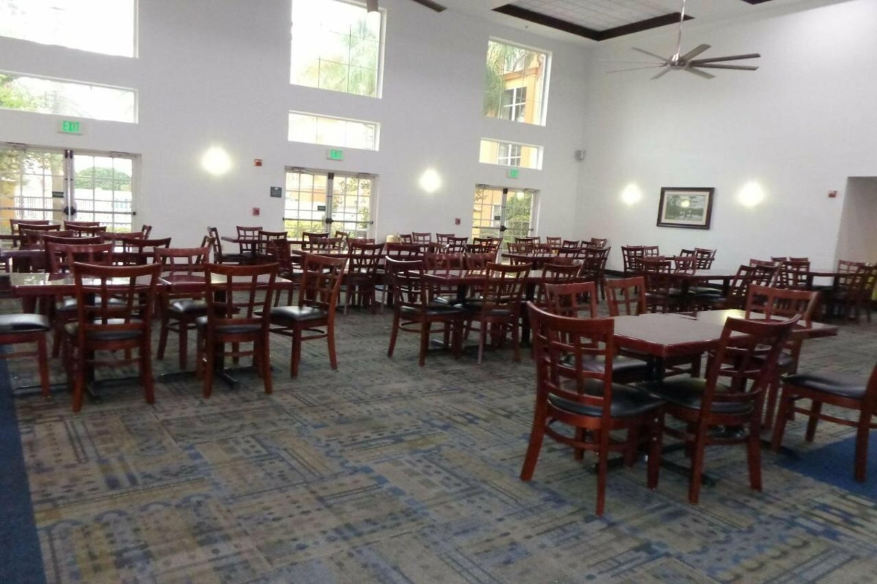 Фото Surestay Plus by Best Western Orlando Lake Buena Vista