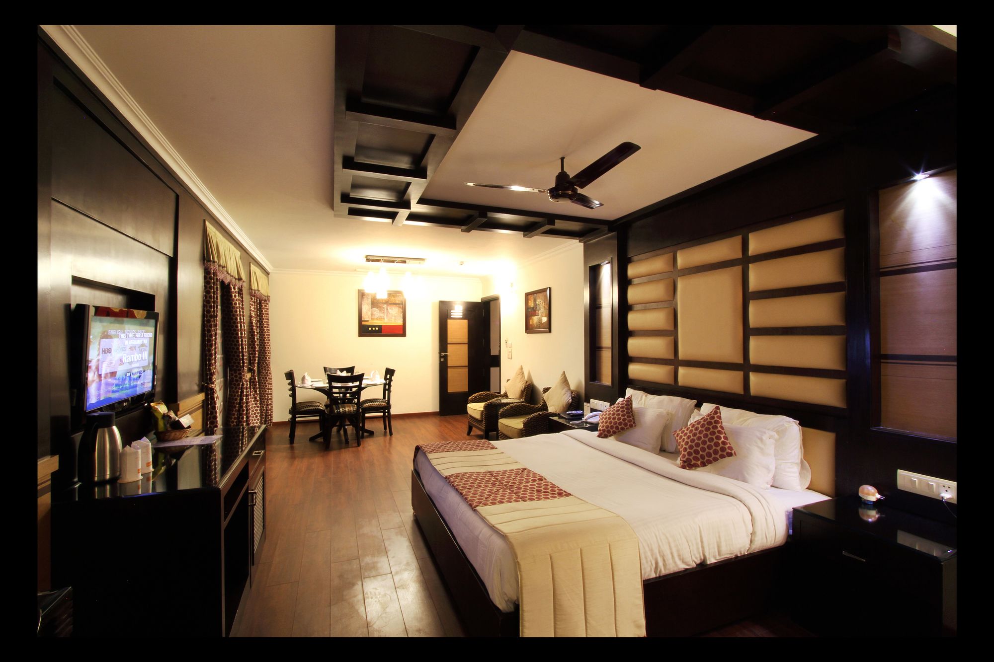 Фото Hotel Southgate