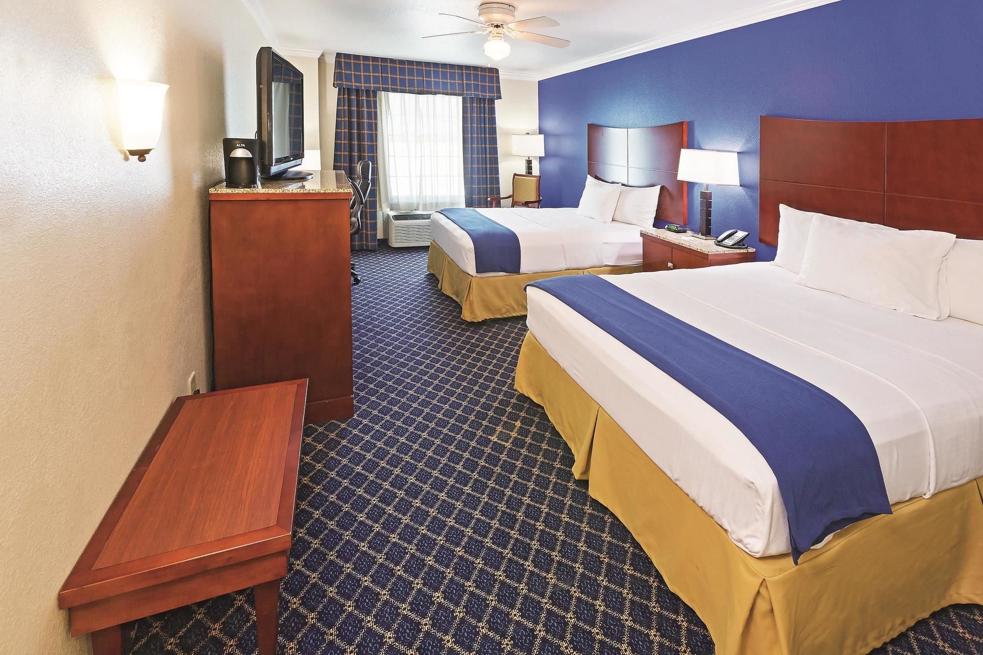 Фото La Quinta Inn & Suites by Wyndham Dalhart