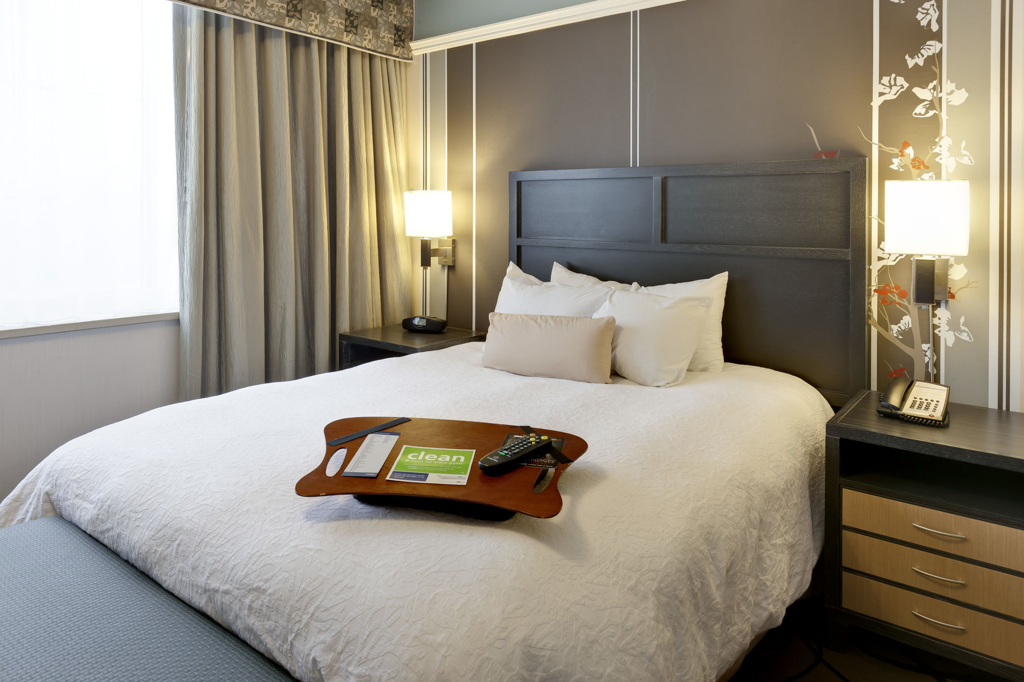 Фото Hampton Inn & Suites Buffalo Downtown