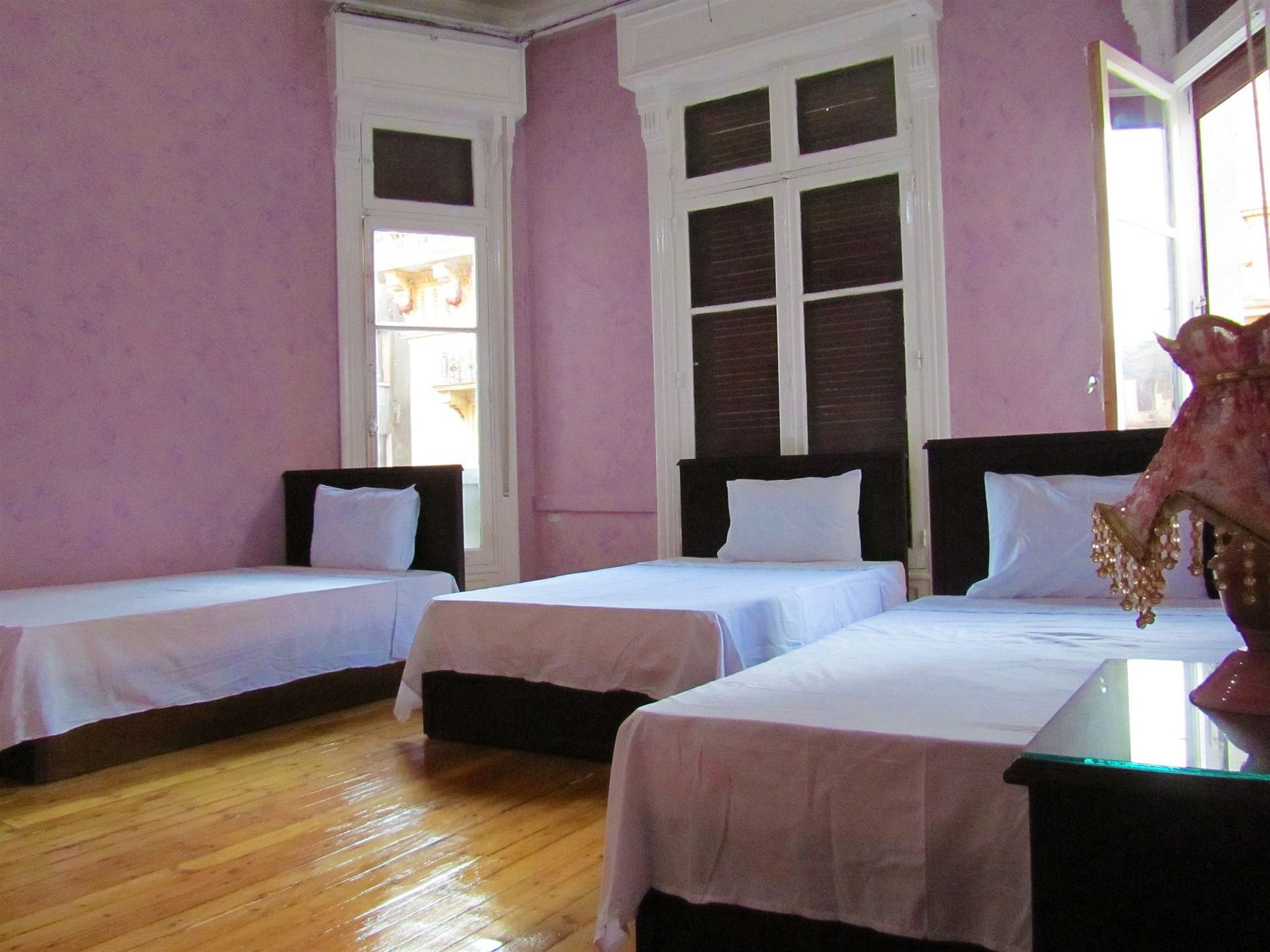 Фото Travelers House Hostel