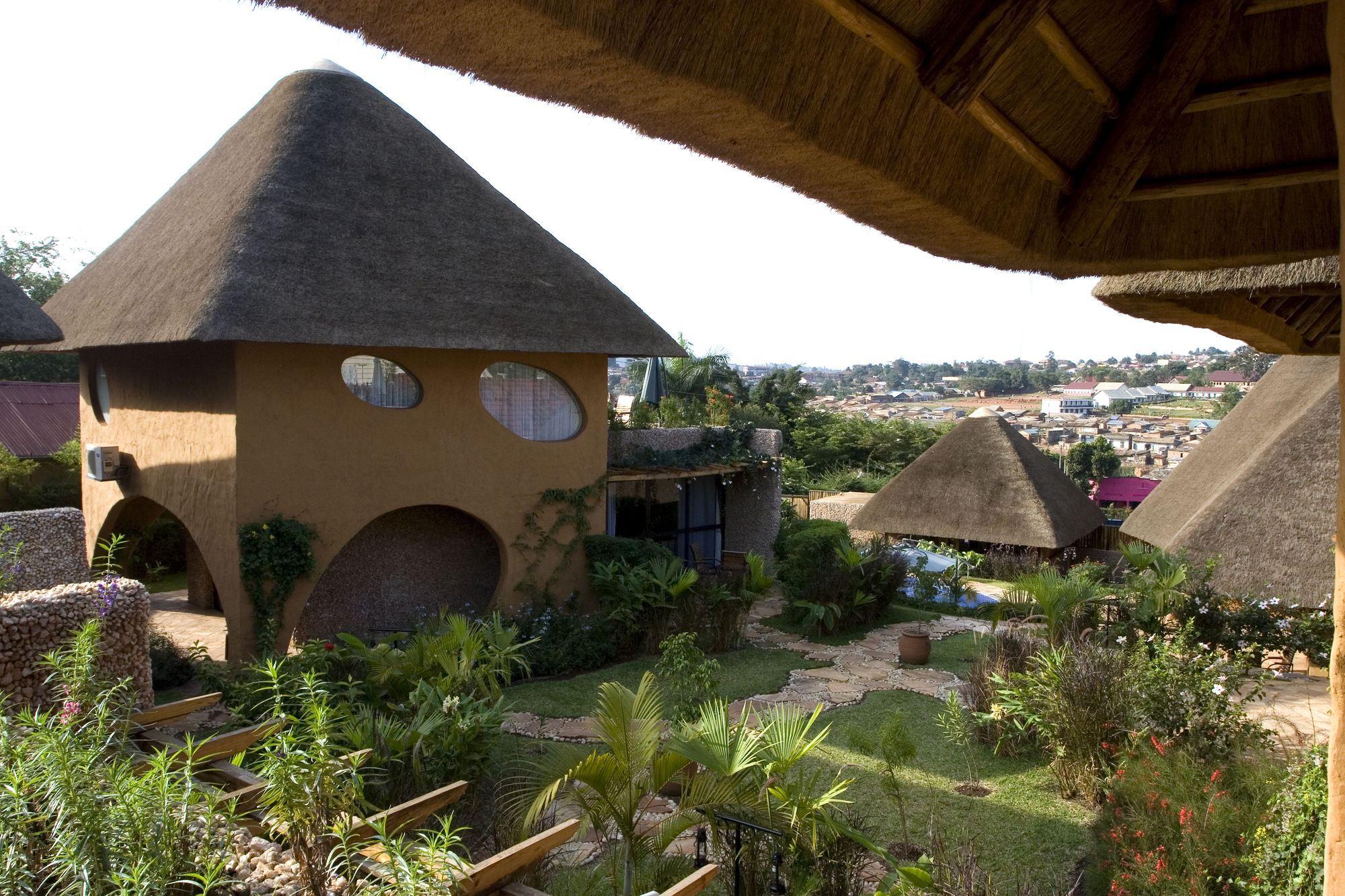 Фото Le Petit Village Hotel