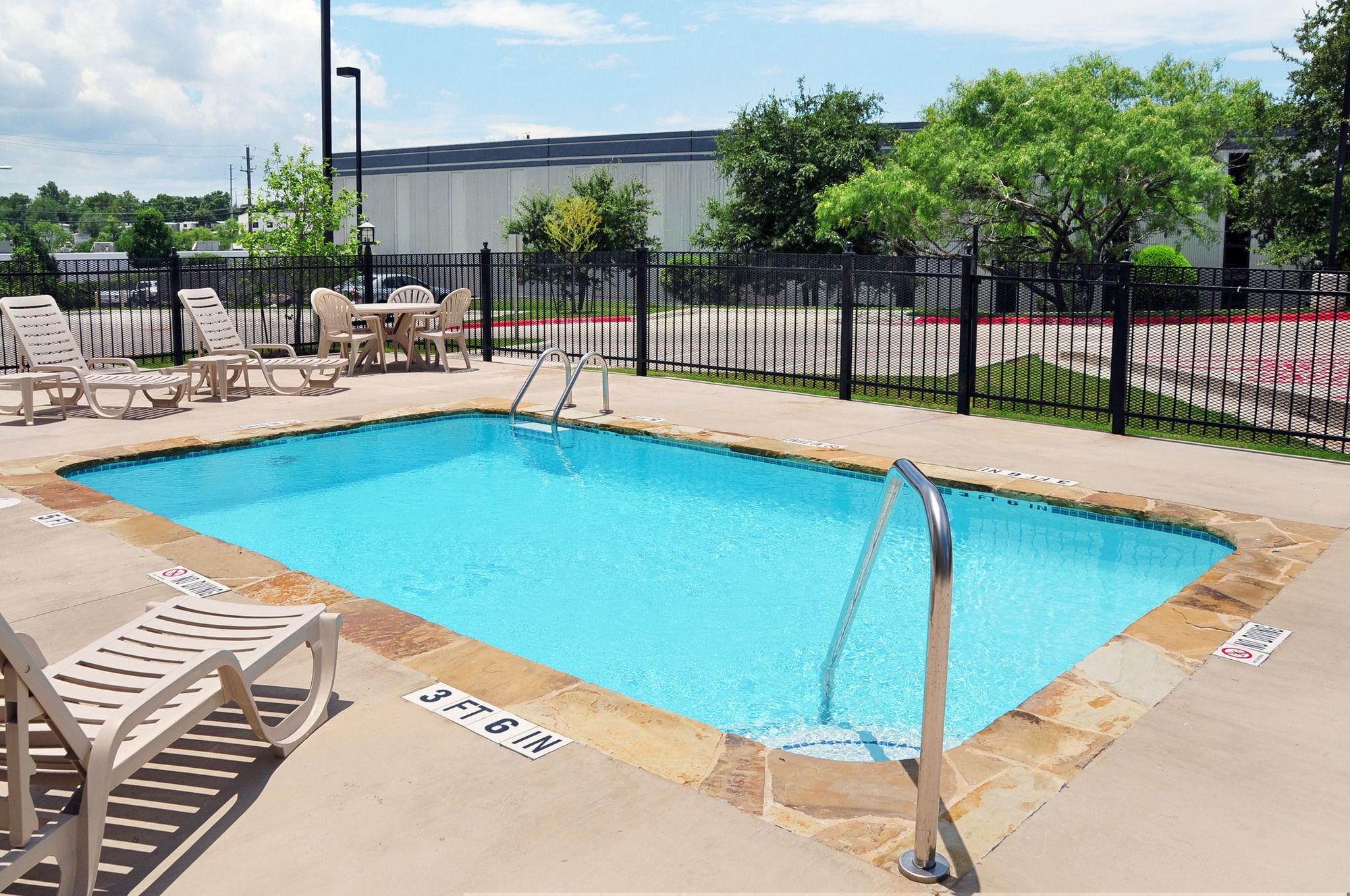 Фото Microtel Inn & Suites by Wyndham Austin Airport