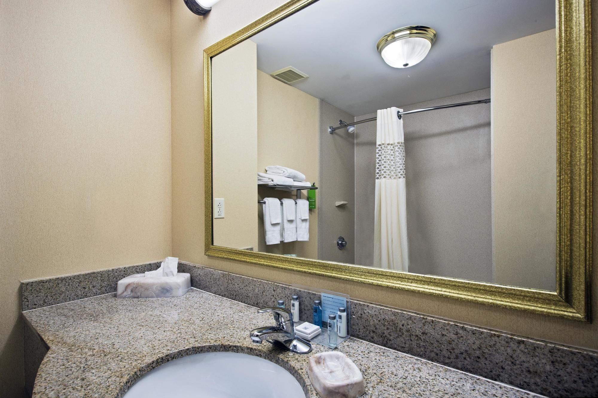 Фото Hampton Inn Batavia