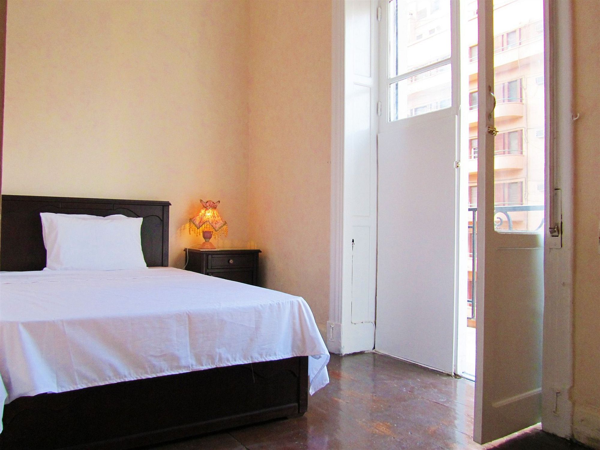 Фото Travelers House Hostel