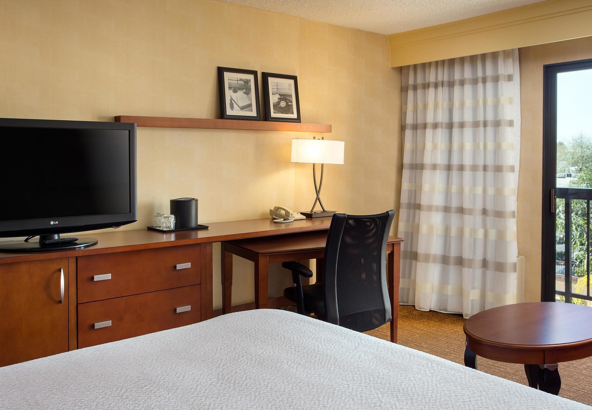 Фото Courtyard by Marriott Costa Mesa South Coast Metro