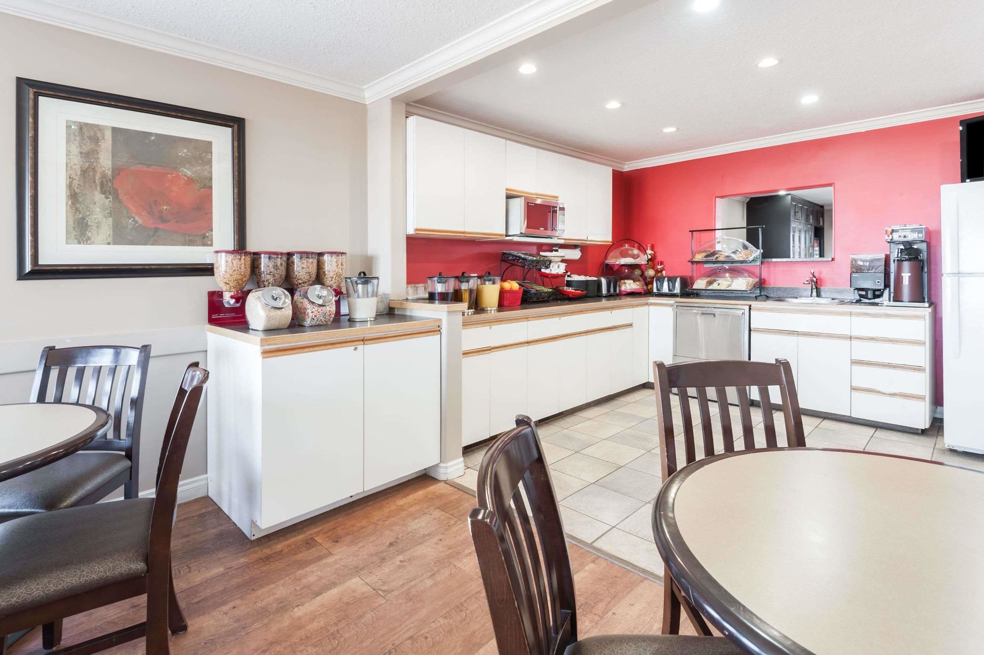 Фото Ramada by Wyndham Sherwood Park