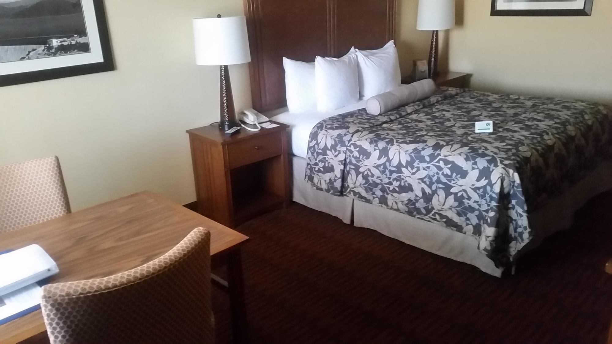 Фото Best Western Plus Hilltop Inn