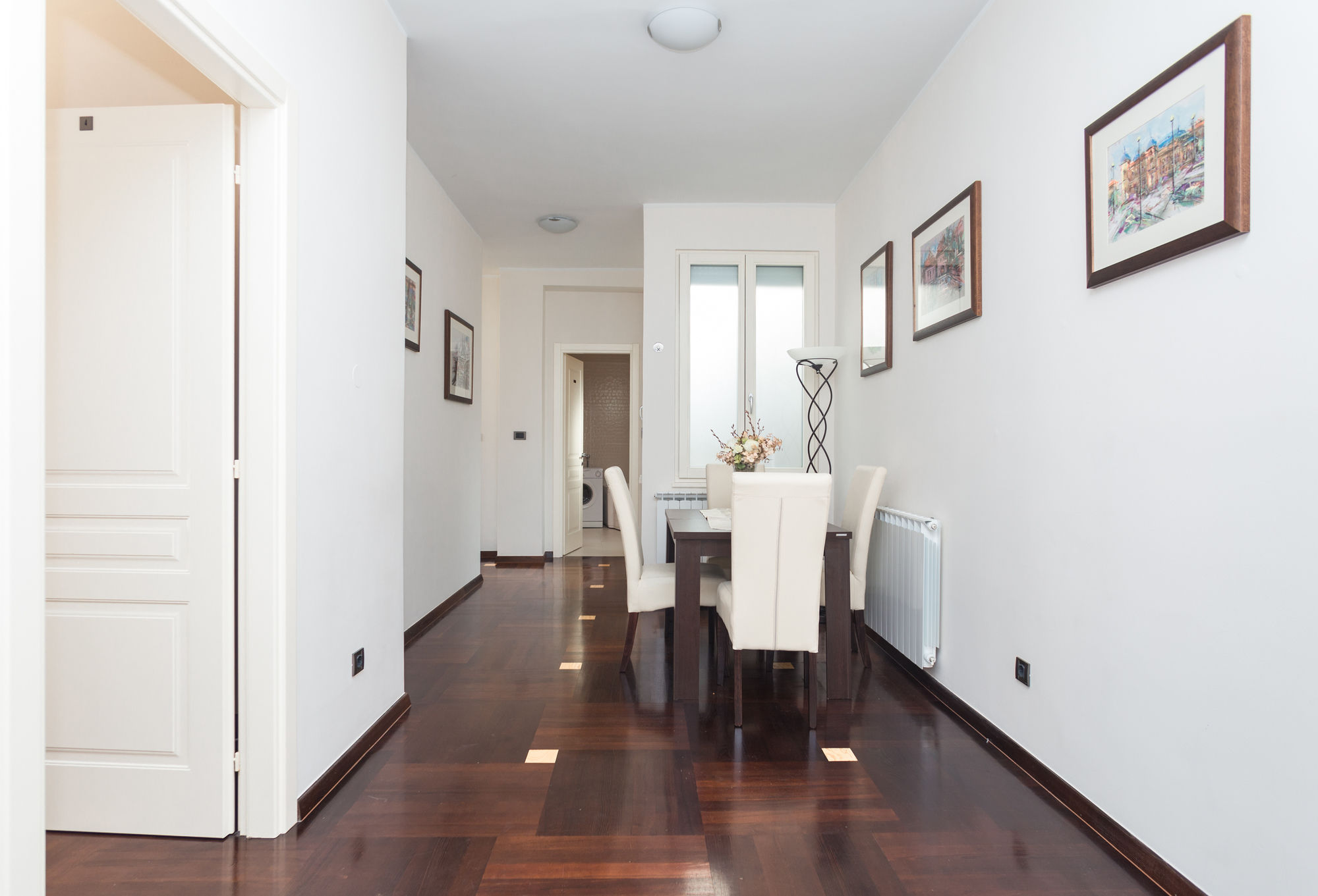 Фото Angel Main Square